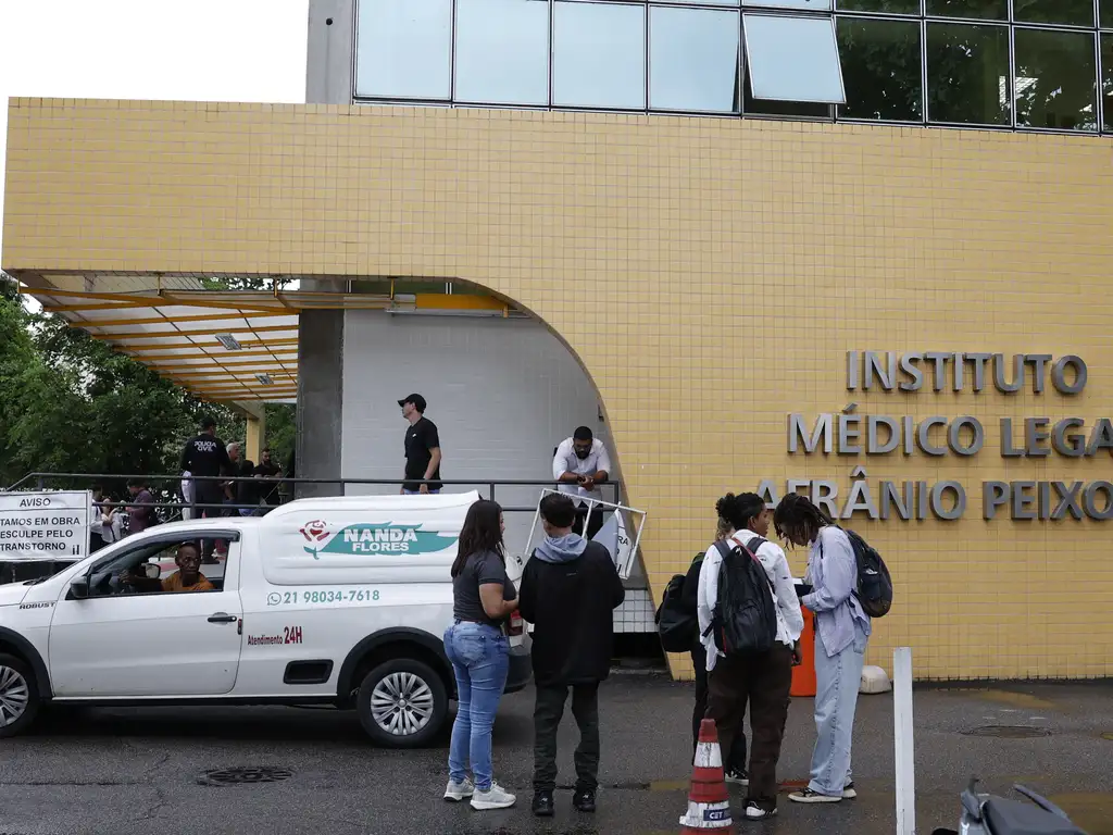IML identifica 100 dos 121 mortos em operação no RJ