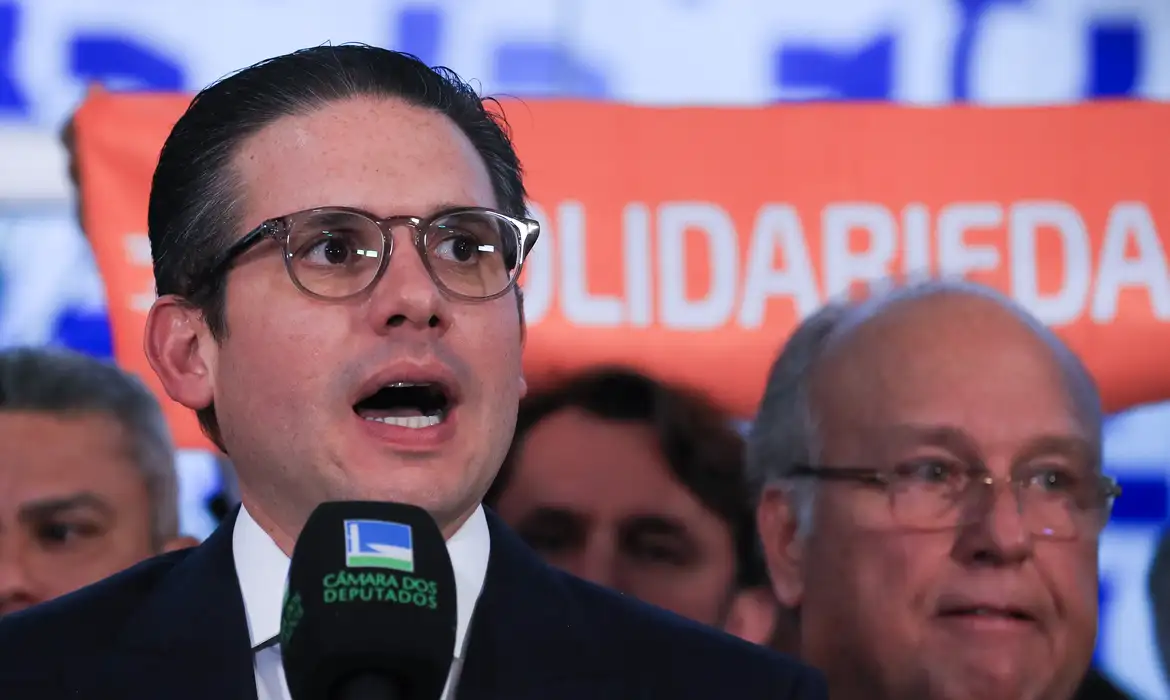 Motta trava projeto que combate crime organizado e deputados apontam para influência de Ciro