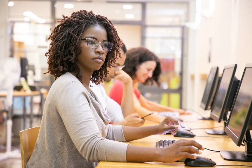 Desemprego entre mulheres negras jovens chega a 24,7%, aponta estudo