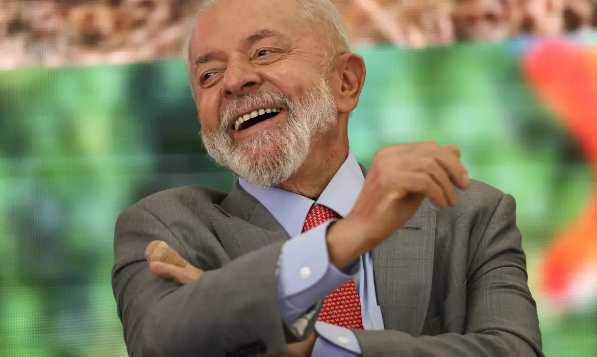 Pesquisa Atlas: Lula venceria todos os presidenciáveis e Tarcísio perde até para Haddad