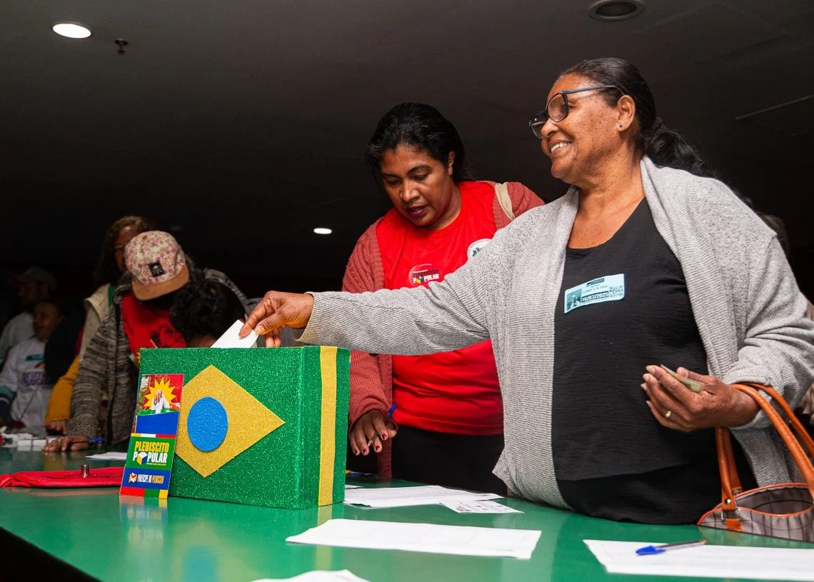Plebiscito Popular pelo fim da escala 6×1 termina no domingo e convoca mutirão na reta final