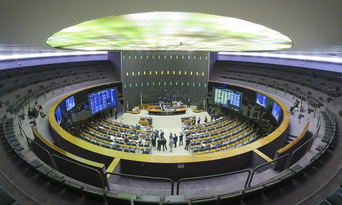 Projeto para cortar ‘Bolsa Milionário’ será votado hoje em comissão; veja o que muda