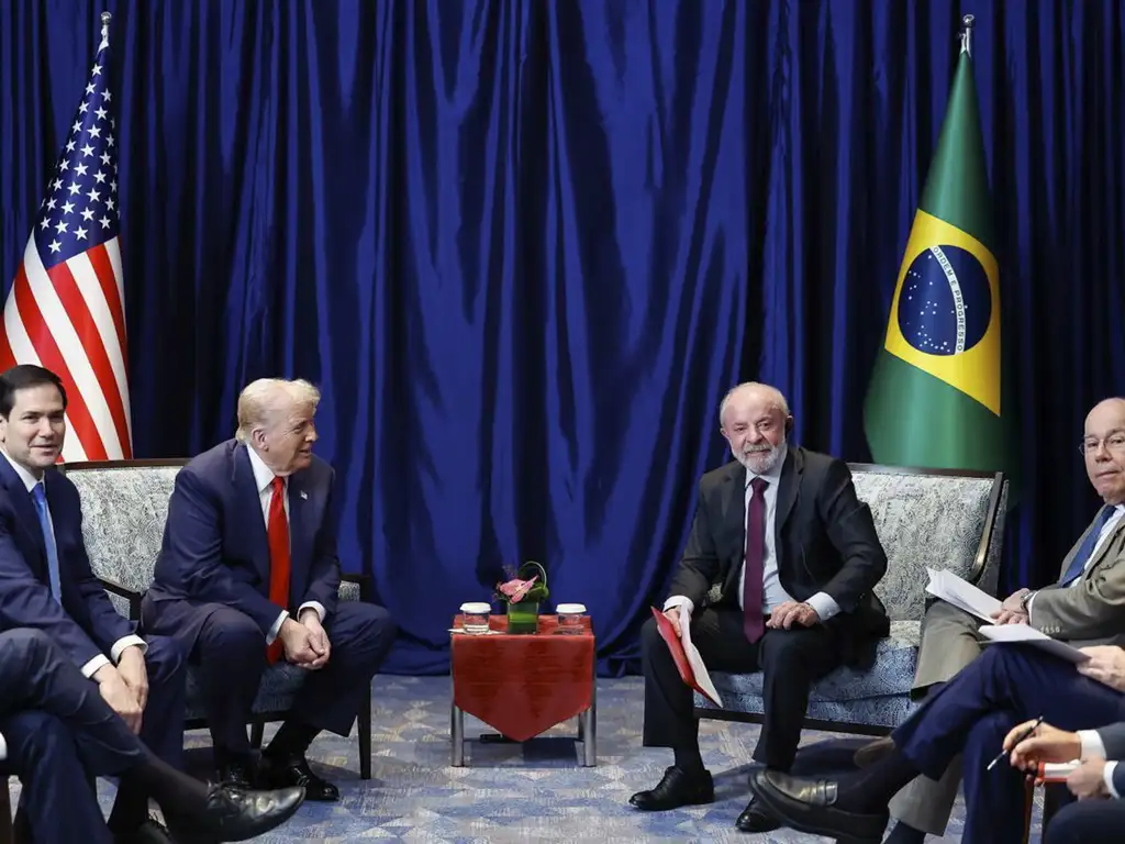 Trump perguntou quanto tempo Lula ficou preso e disse que ele foi ‘perseguido’, diz jornal