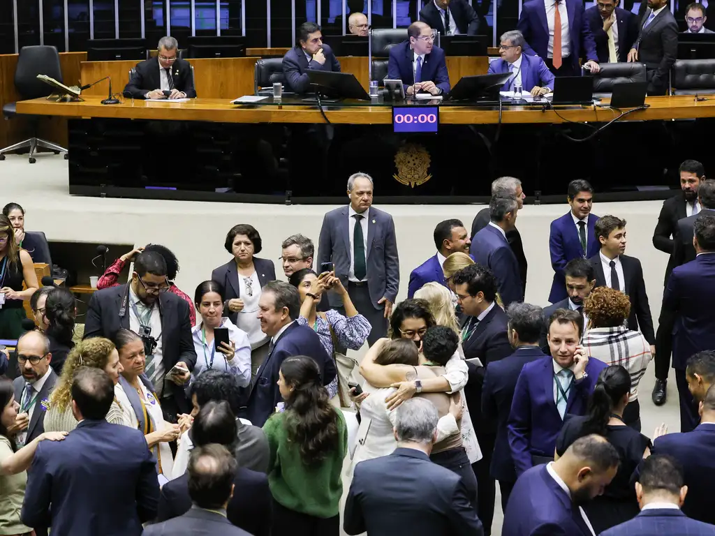 Governo elabora dossiê e aponta falhas no texto de Derrite
