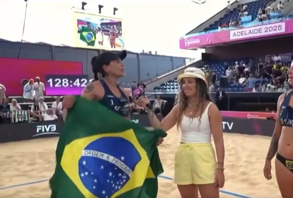 Carol Solberg comemora na TV prisão de Bolsonaro ao ganhar bronze no Mundial de Vôlei