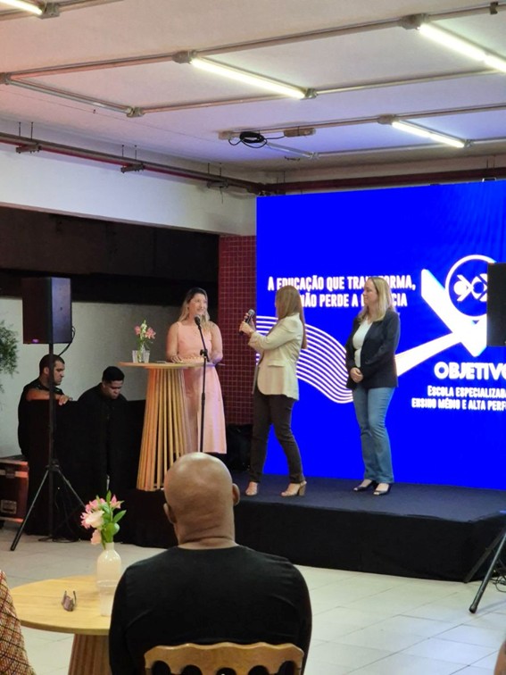 Colégio Objetivo lança programa High School com duplo diploma