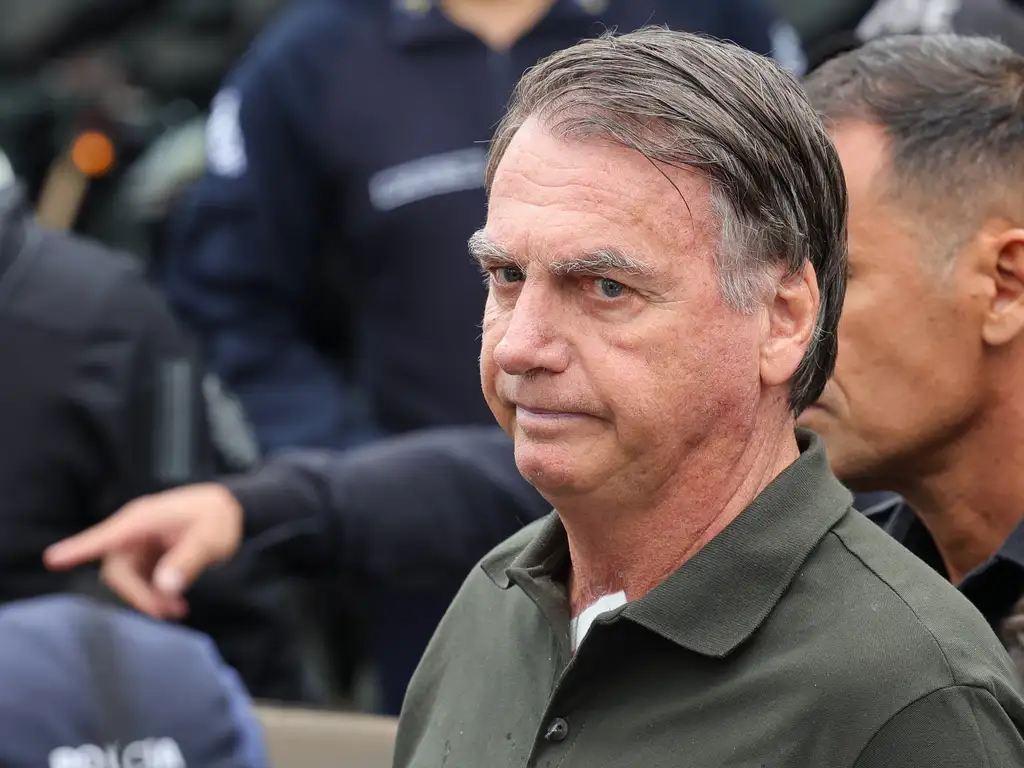 Bolsonaro passou por nova cirurgia para tratar soluço, diz Michelle