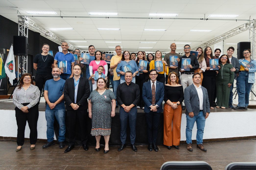 Habitação – Prefeitura de Cubatão oficializa assinatura de contratos dos novos moradores do Edifício Castro