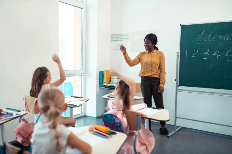 Isenção de IR sobre salário de professores é tema de audiência na Câmara nesta semana