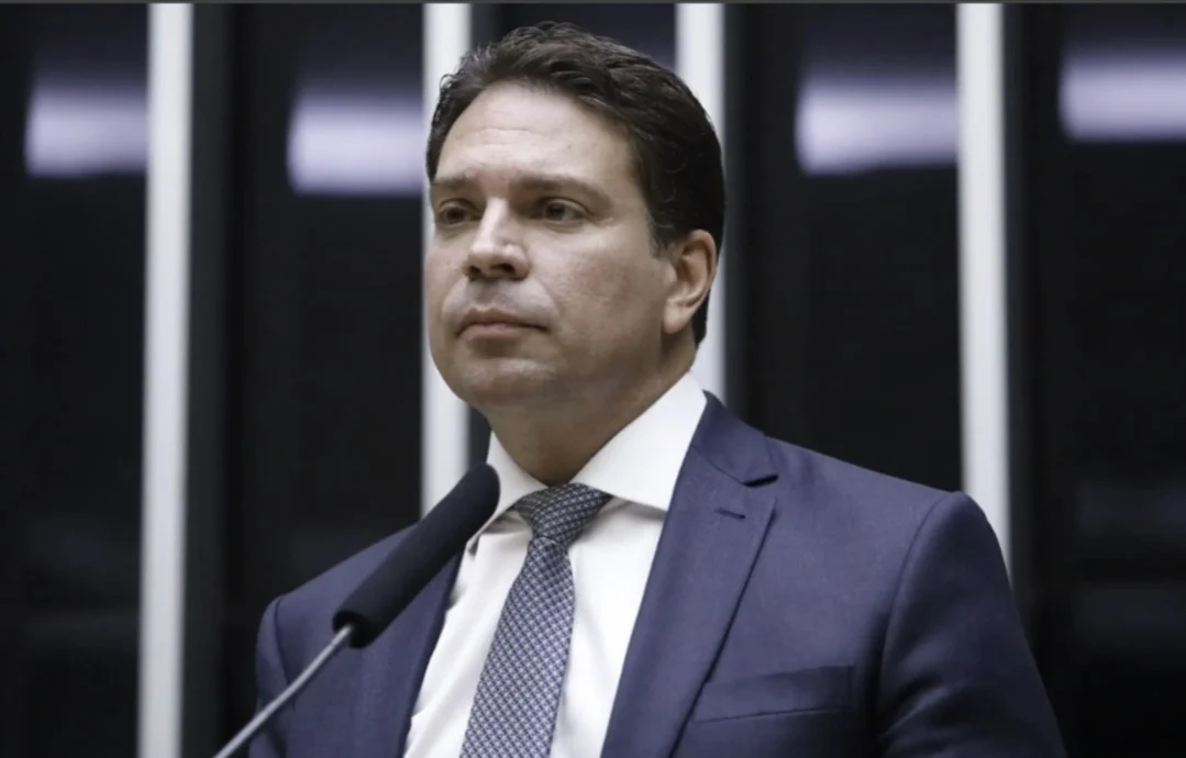 Ramagem e Anderson Torres perdem os cargos de delegados da PF