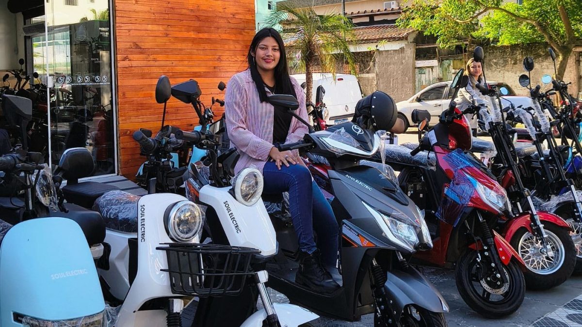 Motos elétricas crescem em mais de 100% no Brasil em 2025