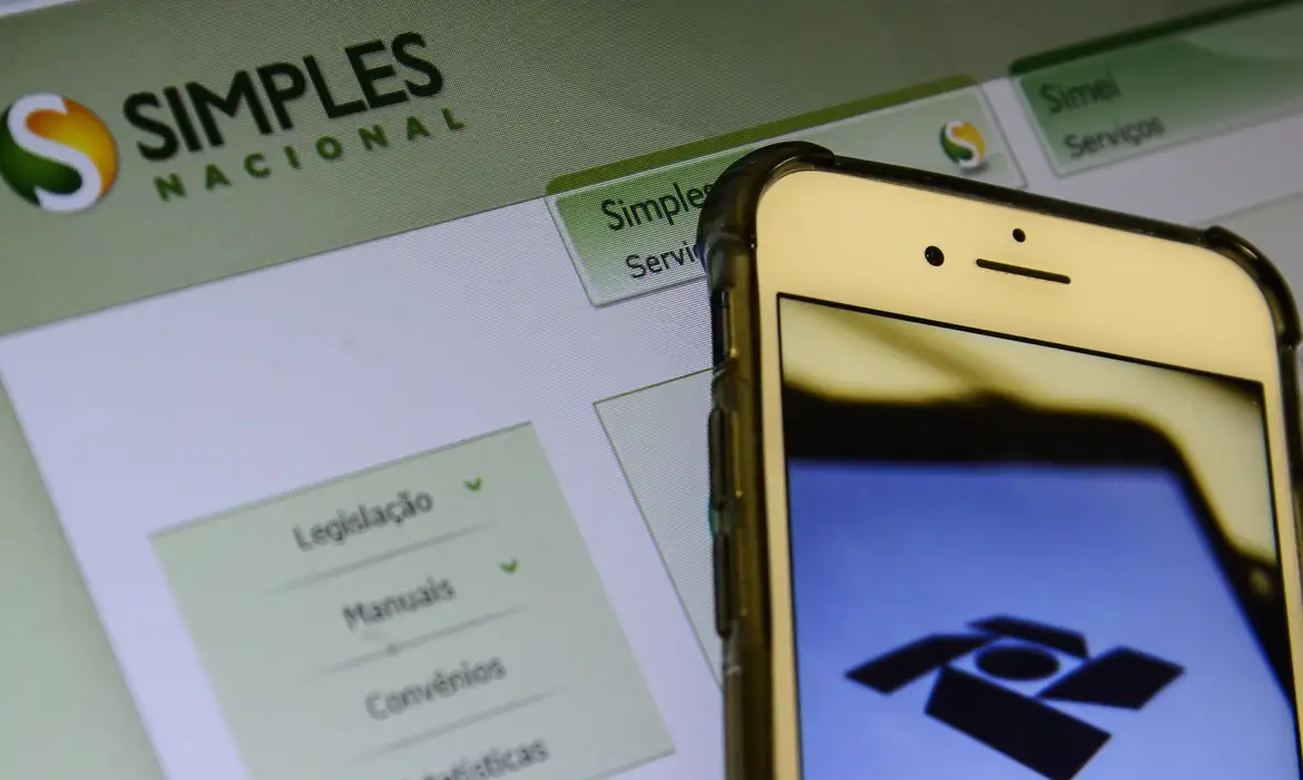 Receita alerta inadimplentes do Simples Nacional