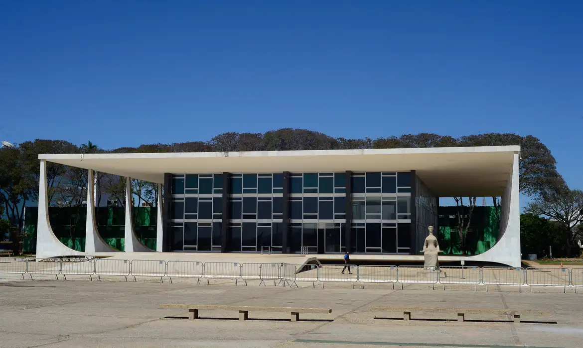 Nove ministros do STF e 12 parentes próximos são sócios de ao menos 31 empresas