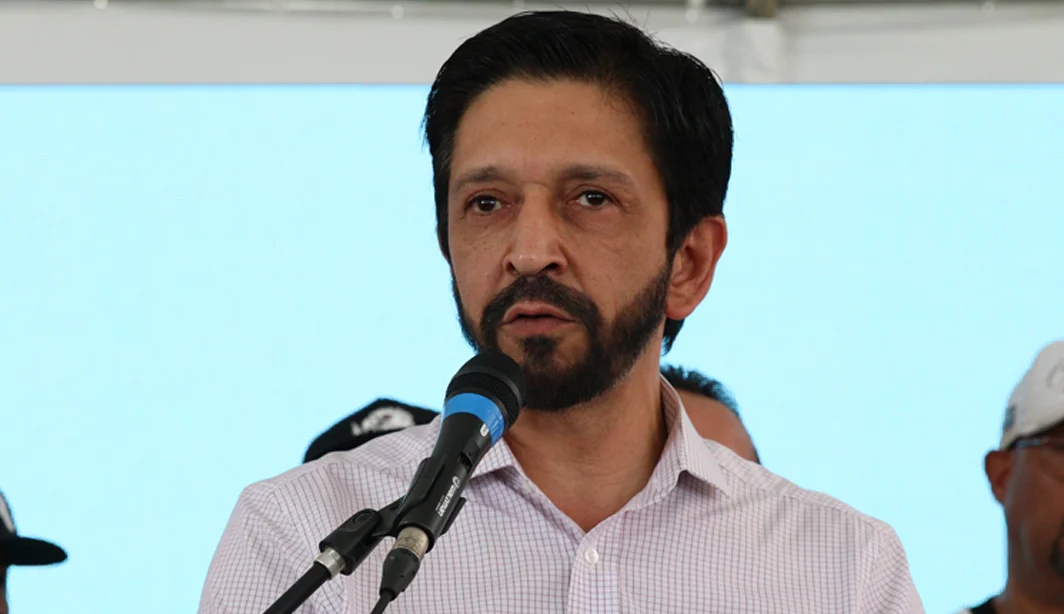 ‘Larga de ser babaca’, diz Nunes a manifestante em protesto contra derrubada de árvores