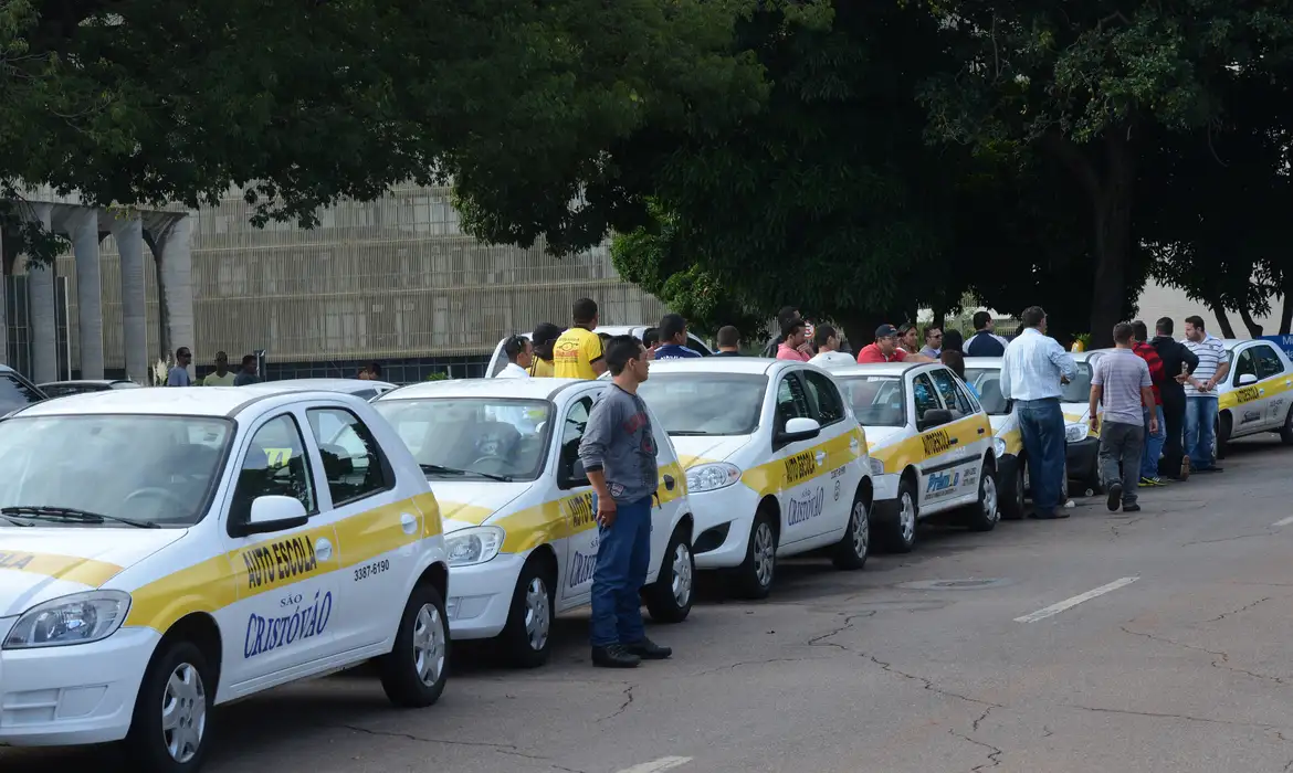 Autoescolas deixam de ser obrigatórias: o que acontece com quem já pagou?