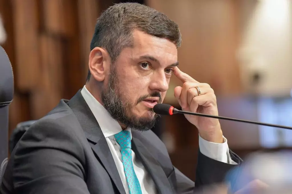 Bacellar será solto, mas é afastado da presidência da Alerj e obrigado a usar tornozeleira