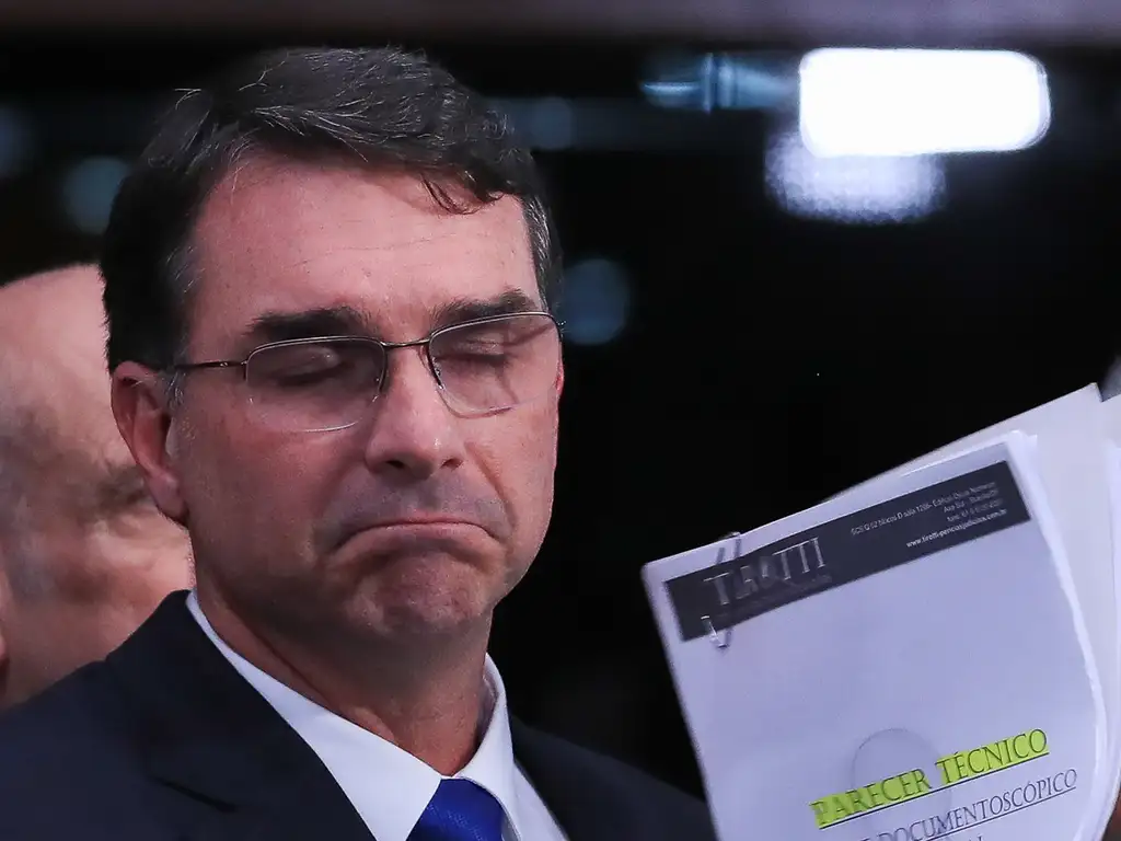 Centrão reage e isola família Bolsonaro após aposta em Flávio para 2026