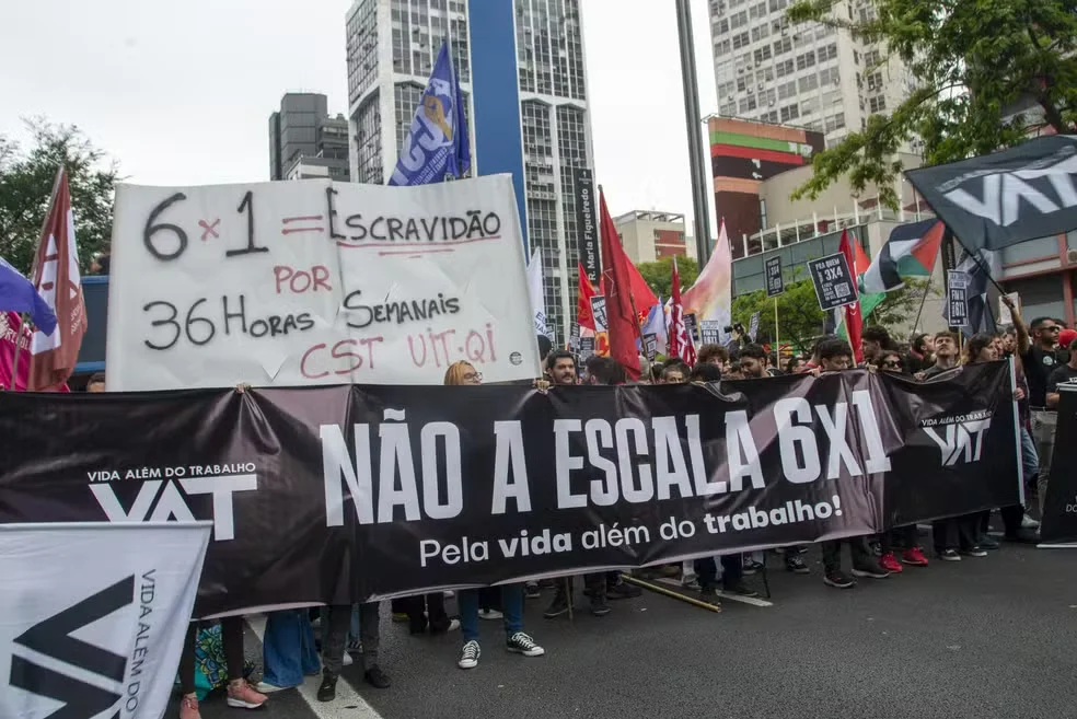 Comissão do Senado aprova escala 6×1; proposta vai a plenário