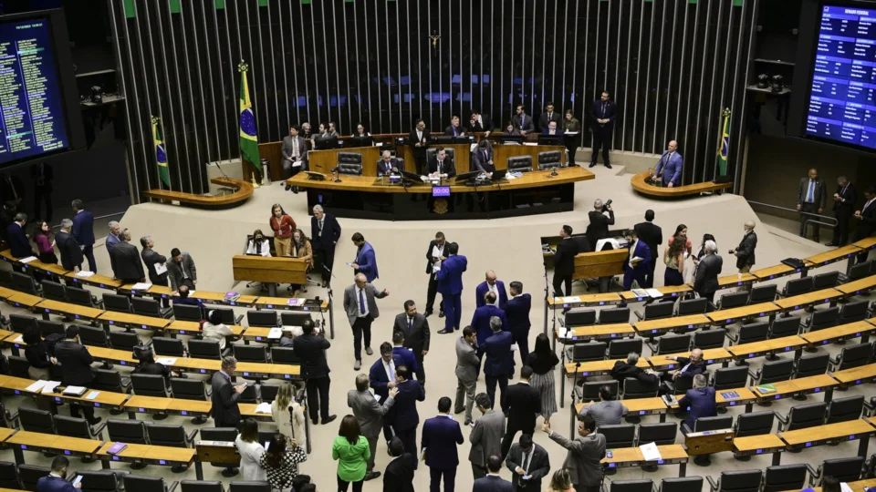 PL amplia bancada, PSDB reaparece e União Brasil despenca com janela para mudança de partido