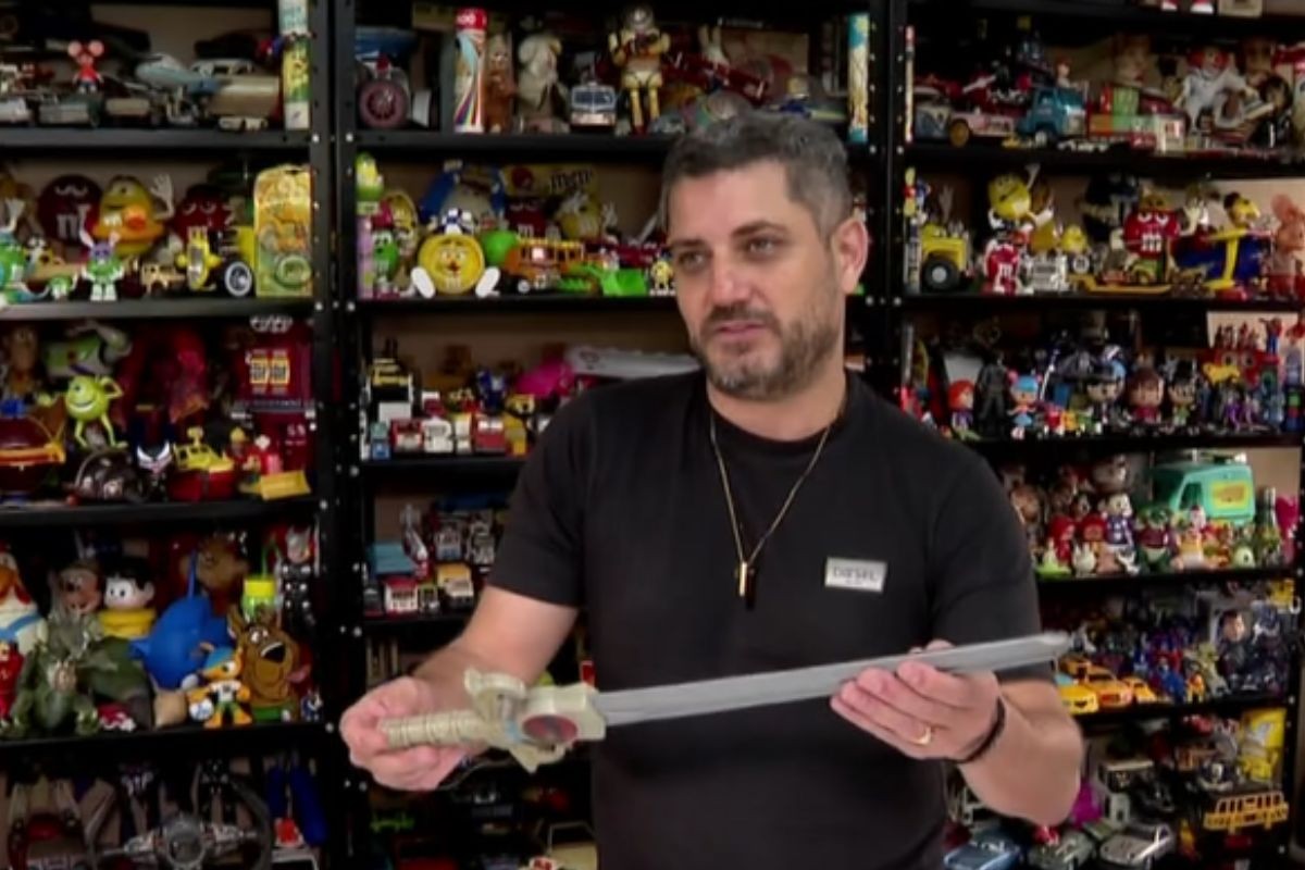 Do 1° videogame no Brasil a robô com rosto humano: colecionador tem acervo com 5 mil brinquedos