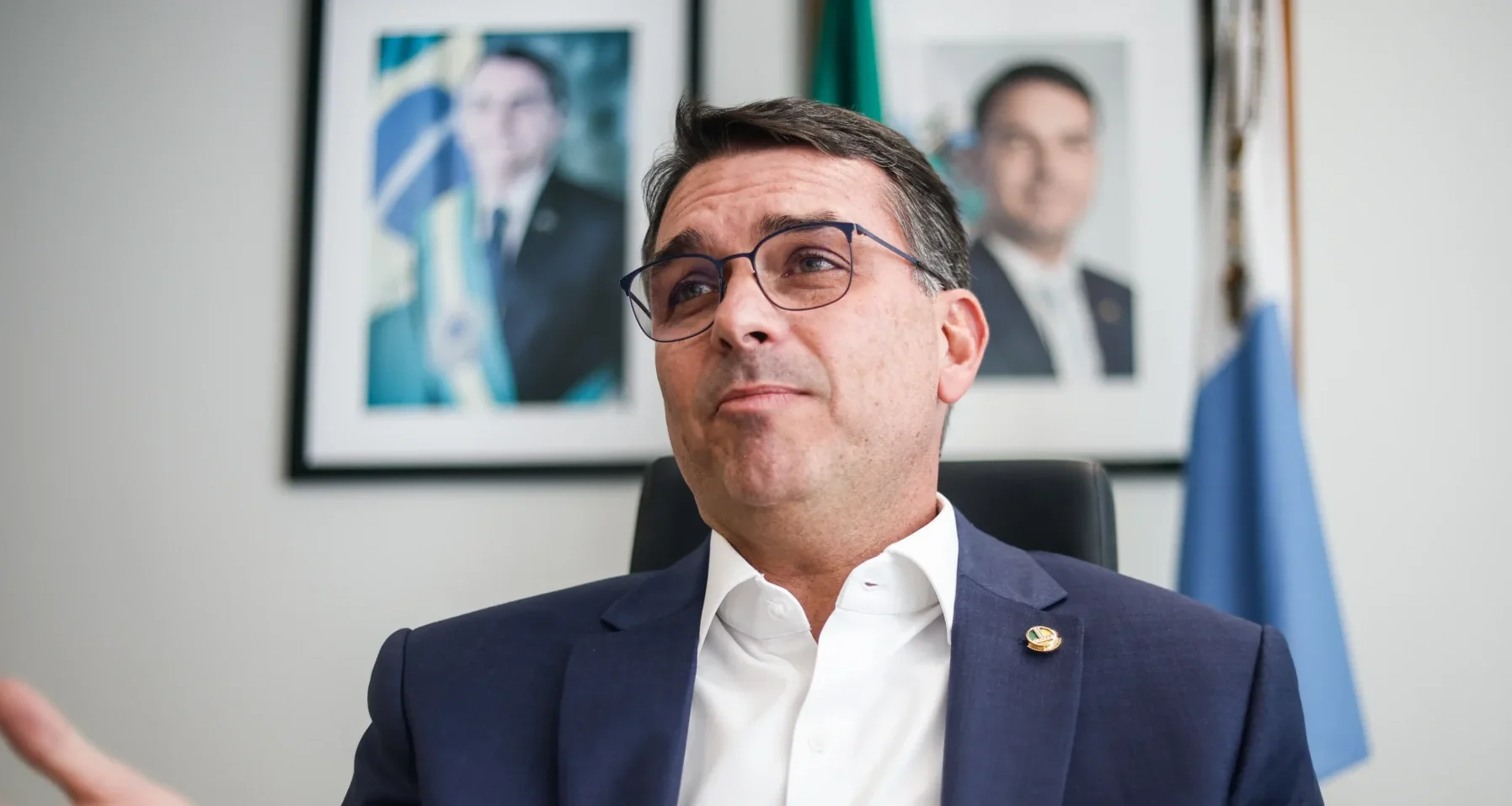 Flávio Bolsonaro abandona Hélio Negão, lança deputada para TCU e nega acordo com PT