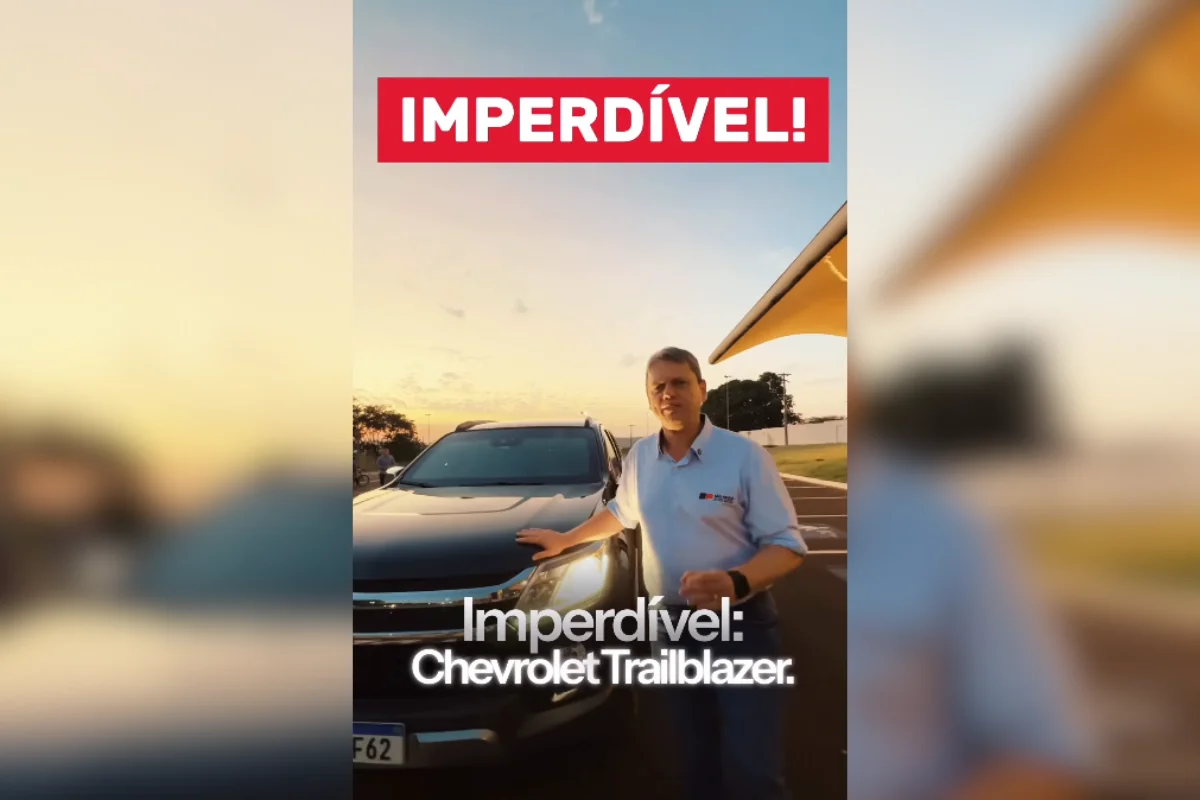 Em vídeo nas redes, Tarcísio faz propaganda de carro de mais de R$ 400 mil para divulgar obra