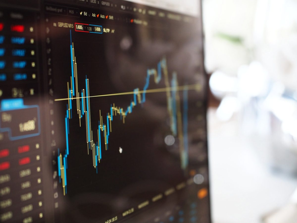 Ibovespa sobe puxado por Vale, Petrobas e bancos