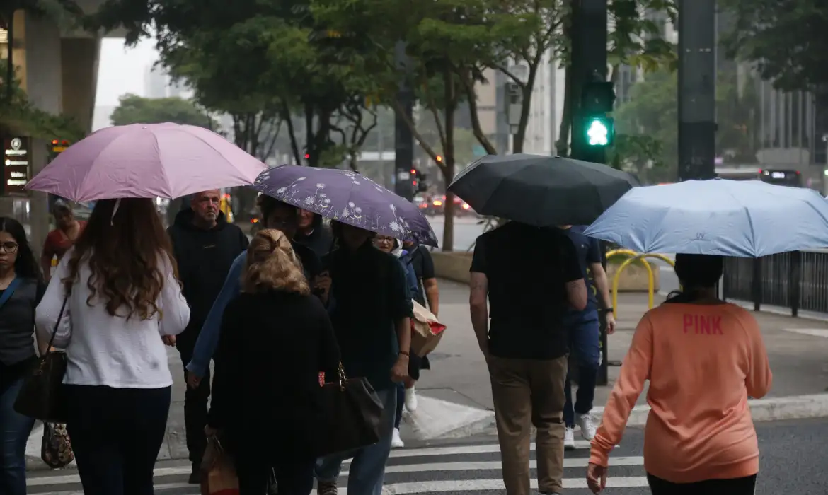 Previsão do tempo: Semana do Natal terá temporais, chuva intensa e calor no Brasil
