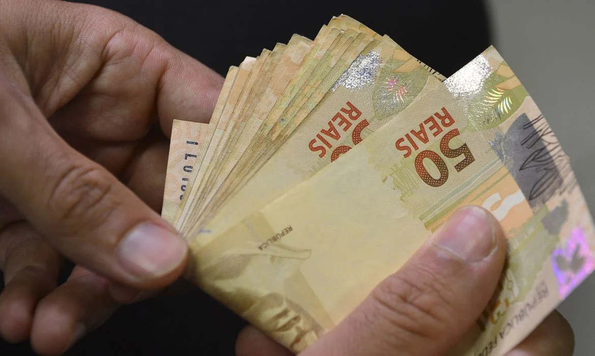Segunda parcela do 13º deve ser paga até a próxima sexta