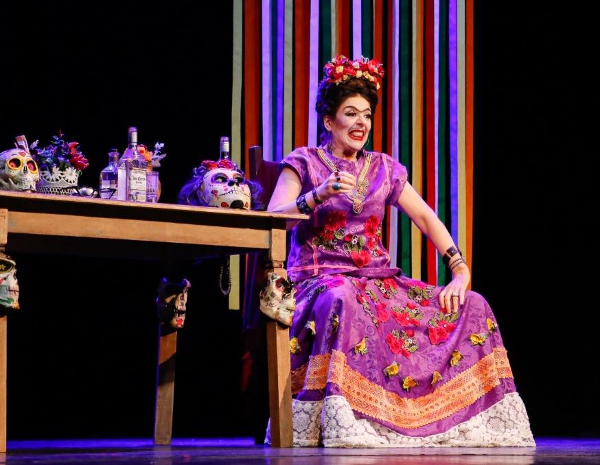 Frida Kahlo ganha vida em Mongaguá com espetáculo gratuito no Centro Cultural Raul Cortez