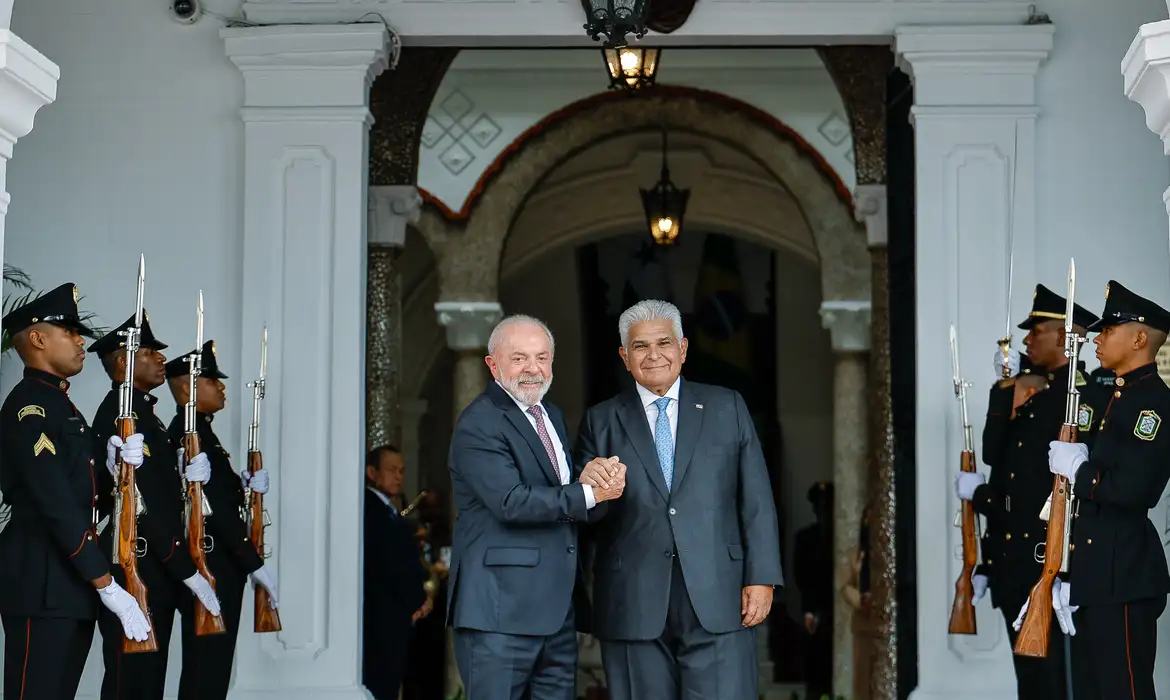 Ex-ministro de Lula é retido no aeroporto do Panamá e deportado ao Brasil