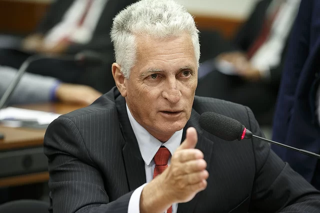 Deputado pede convocação do presidente do BRB à CPMI do INSS