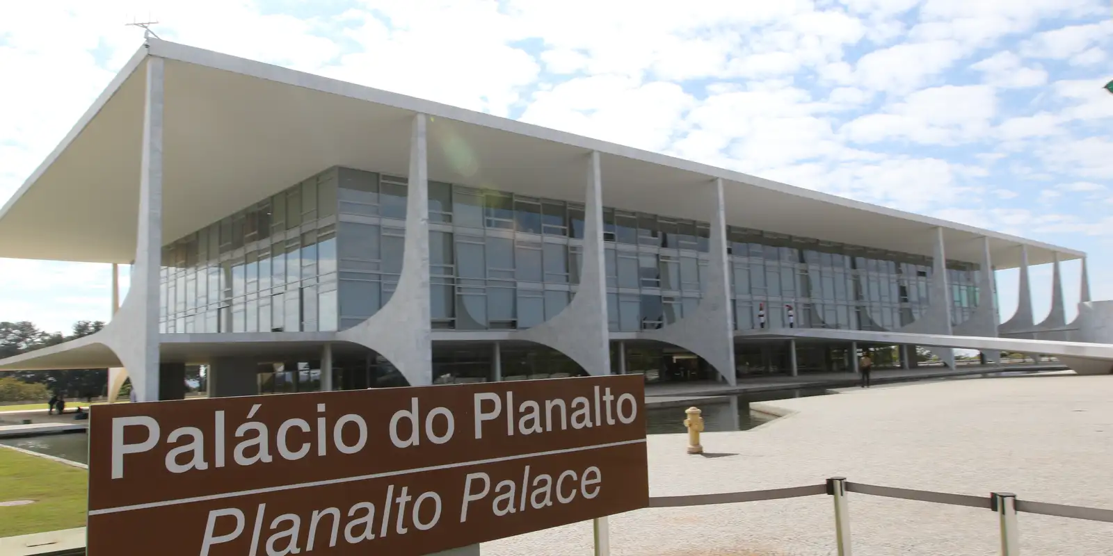Governo fixa em R$ 5,1 mil novo piso nacional do magistério