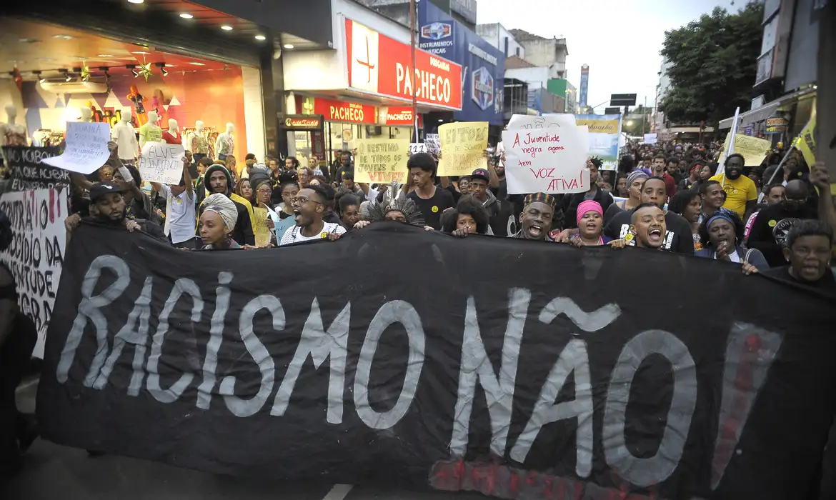 Negros têm 49% mais risco de morrer por homicídio no Brasil, mostra estudo