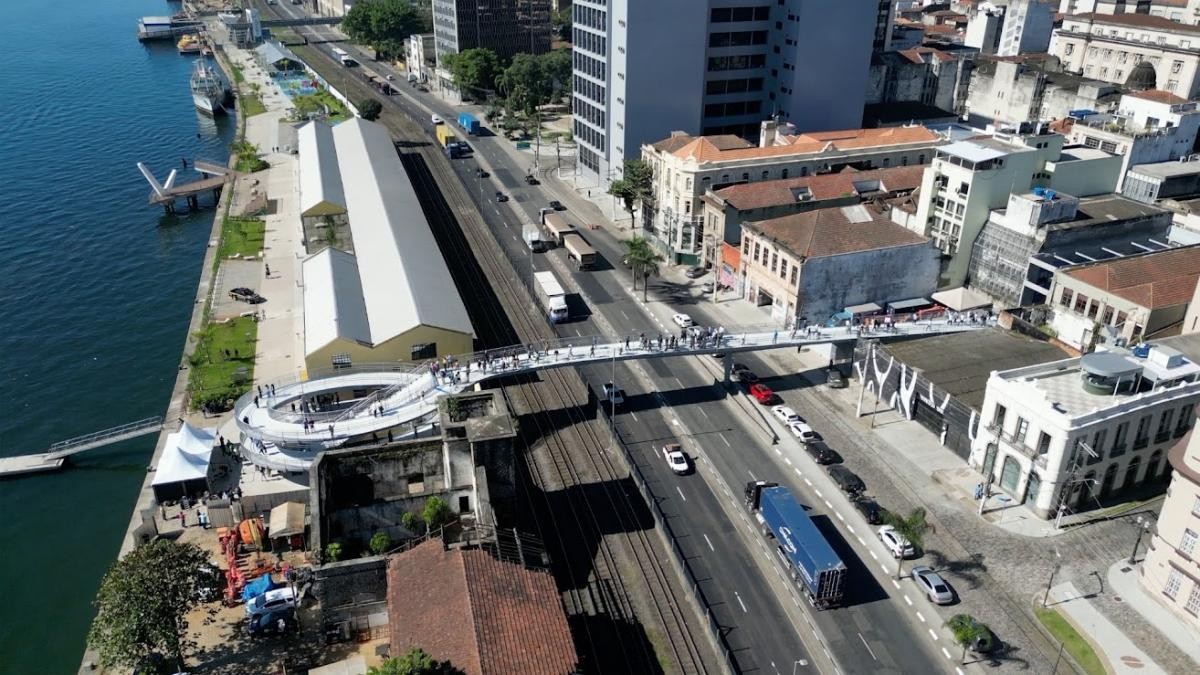Passarela em Santos que liga Centro ao porto será interditada para obras
