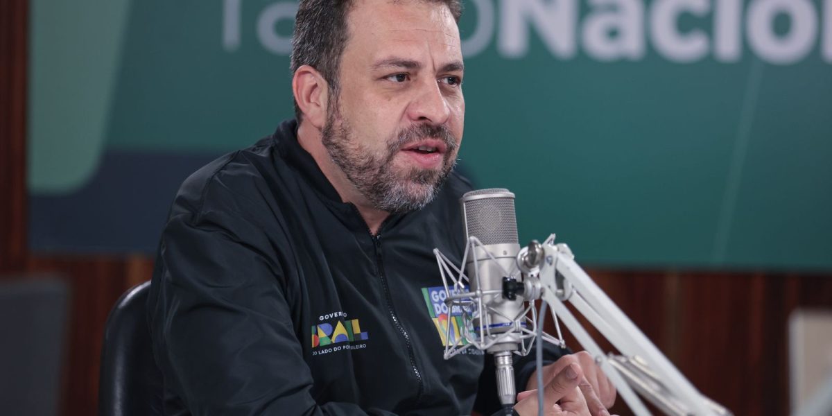 Acabar com a escala 6×1 é prioridade do governo, afirma Boulos