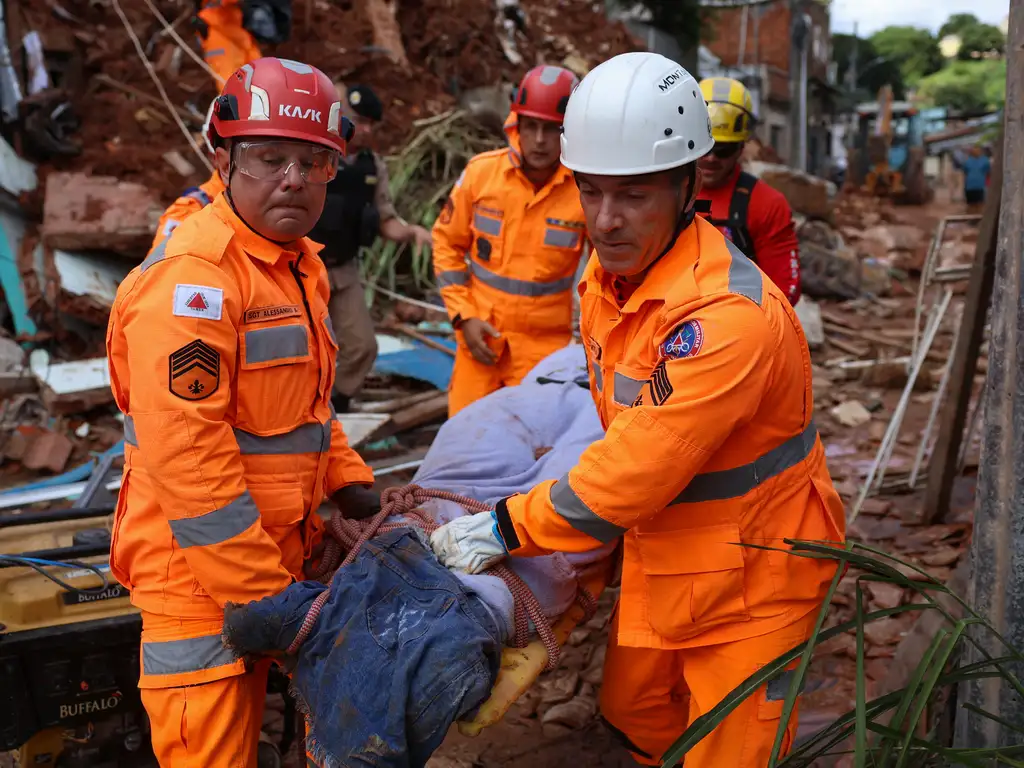 Chuvas em MG já deixaram 47 mortos e 20 desaparecidos