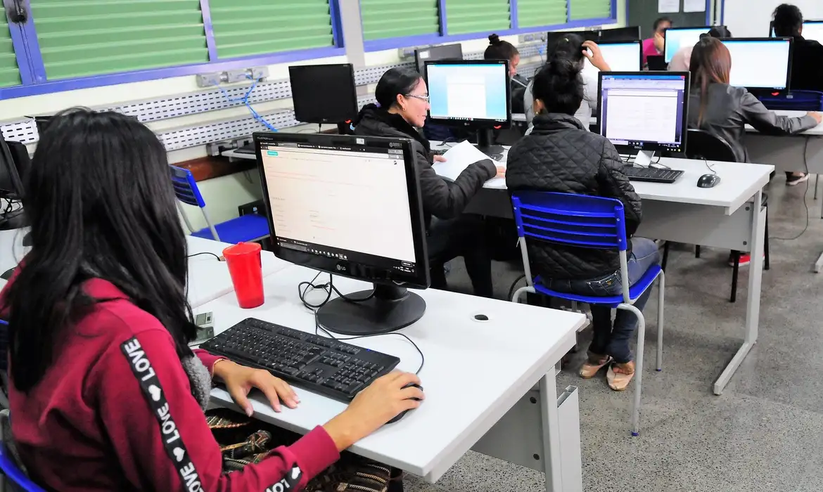 Empresas vão poder abater dívidas se conectarem faculdades à internet