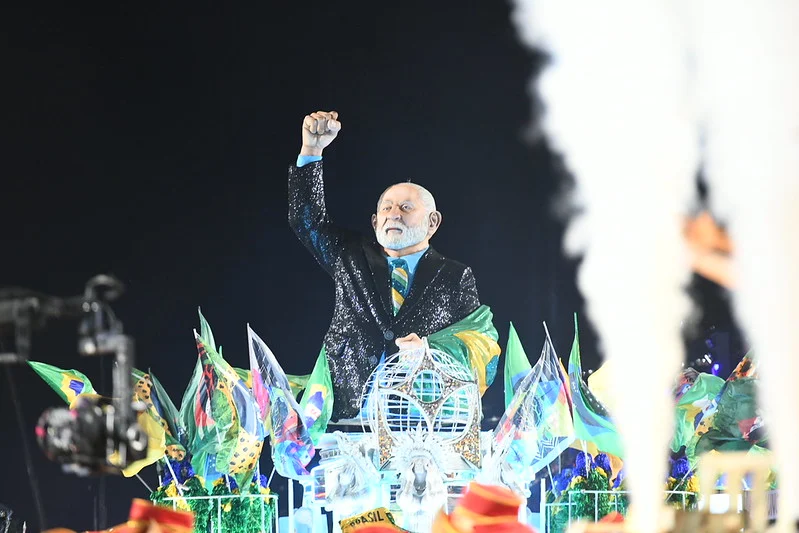 Escola de samba que homenageou Lula denuncia perseguição por causa do enredo