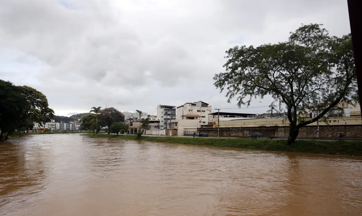 Juiz de Fora e Ubá somam 40 mortes devido aos temporais em Minas