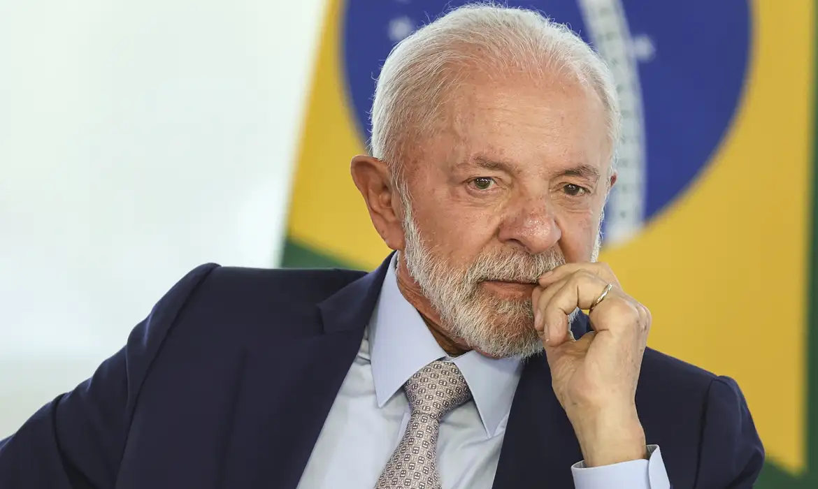 Lula defende uso de moedas locais no Brics e critica tarifaço dos EUA