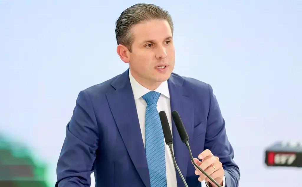 Motta prevê votar escala 6×1 em maio e compara proposta a fim da escravidão