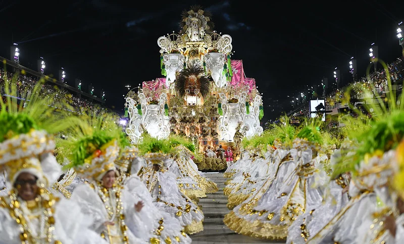 Primeira noite na Sapucaí tem homenagens a Lula e Ney Matogrosso, e exaltação da cultura negra
