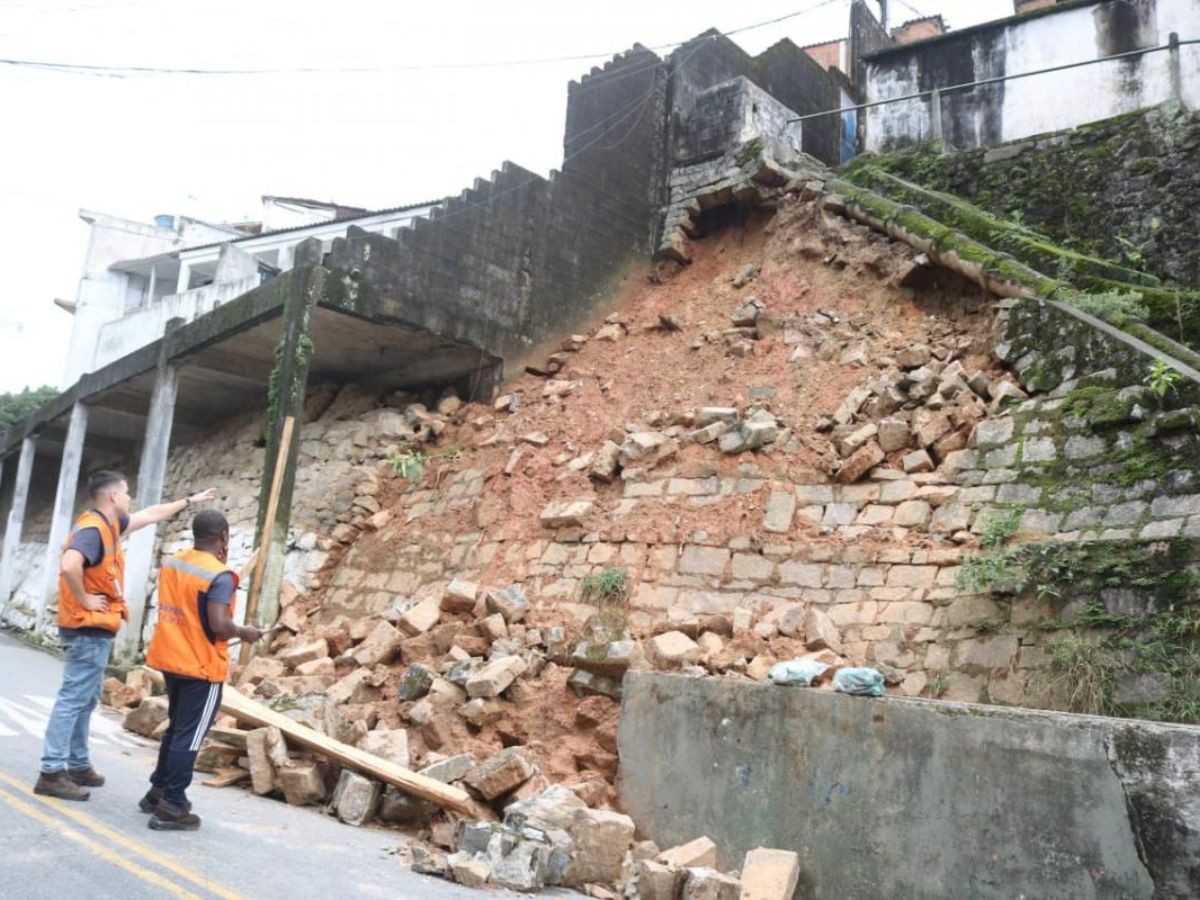 Quatro cidades da Baixada Santista em atenção ao risco de deslizamento