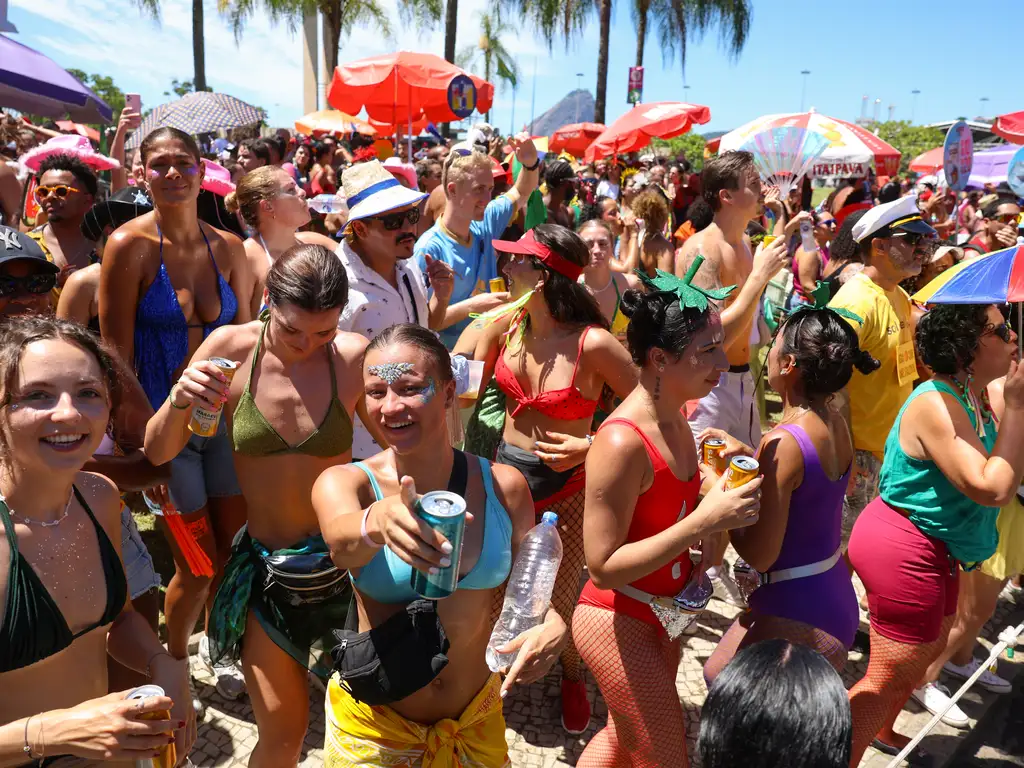 Carnaval, álcool e canetas emagrecedoras: por que essa combinação é a pior possível