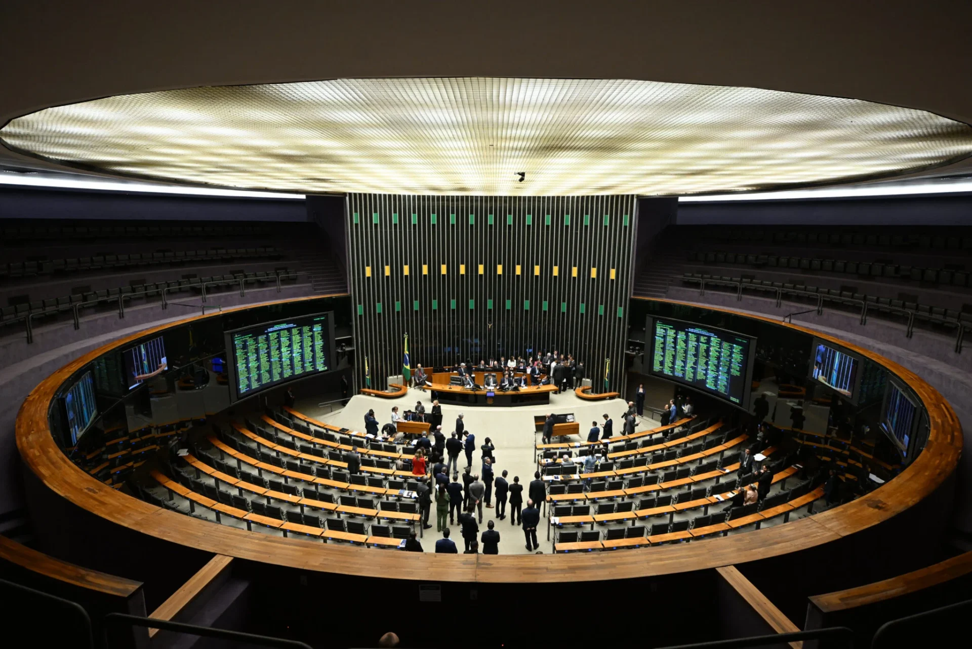 Senado amplia investigação do caso Master e avança sobre órgãos de fiscalização