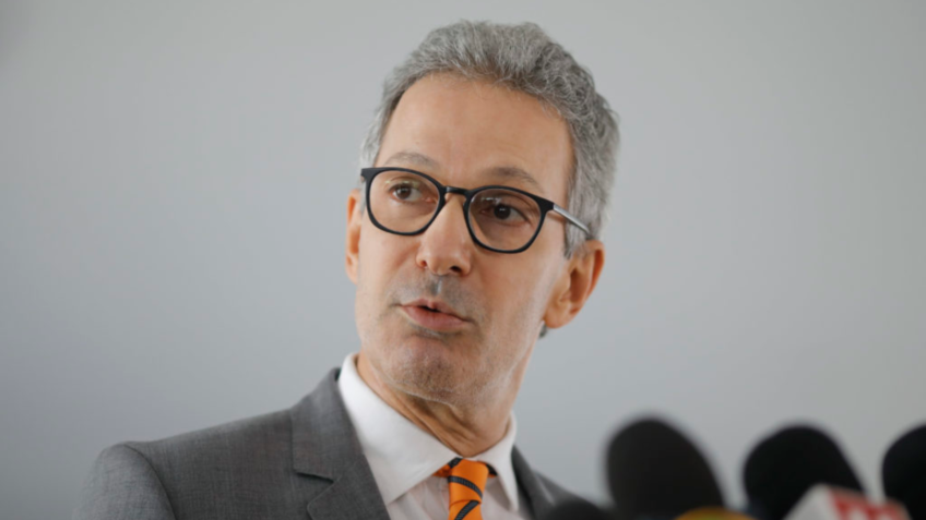 Zema reduziu de R$ 135 milhões para R$ 6 milhões verba de prevenção contra chuvas em MG