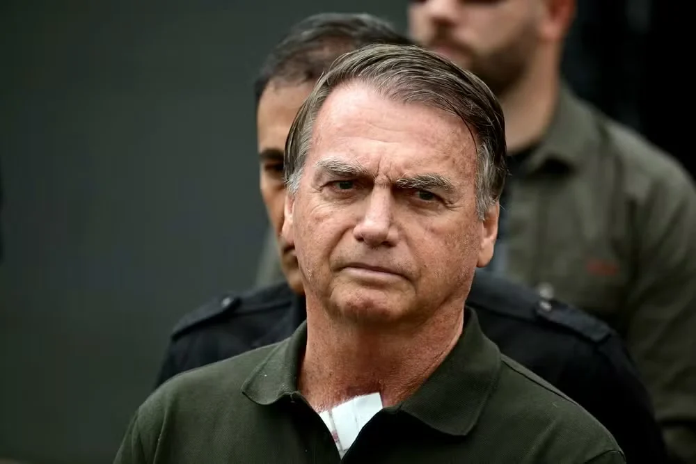 Bolsonaro deixa a UTI e é transferido para o quarto