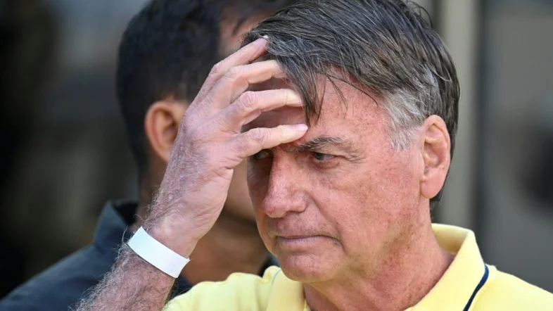 Bolsonaro tem piora da função renal e de marcadores inflamatórios, diz boletim