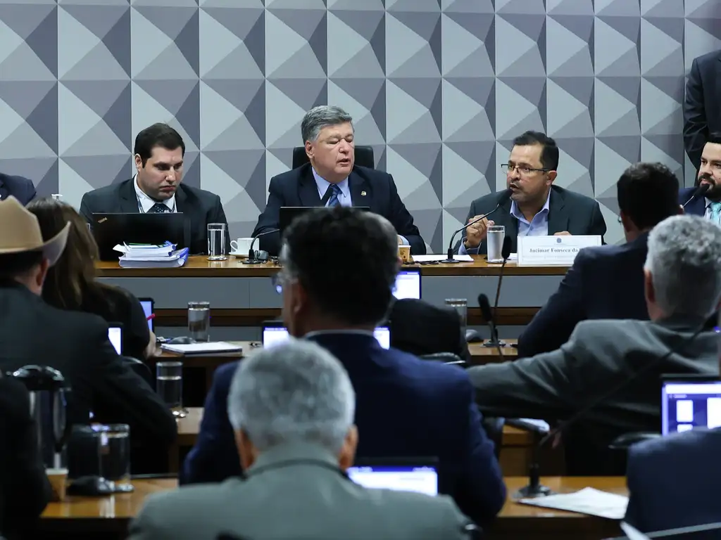 CPMI do INSS propõe indiciamento de Lulinha, Vorcaro, ex-ministros e parlamentares